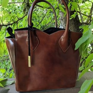 Innue Structured Leather Bag